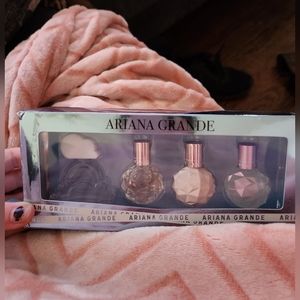 Ariana Grande mini perfume set